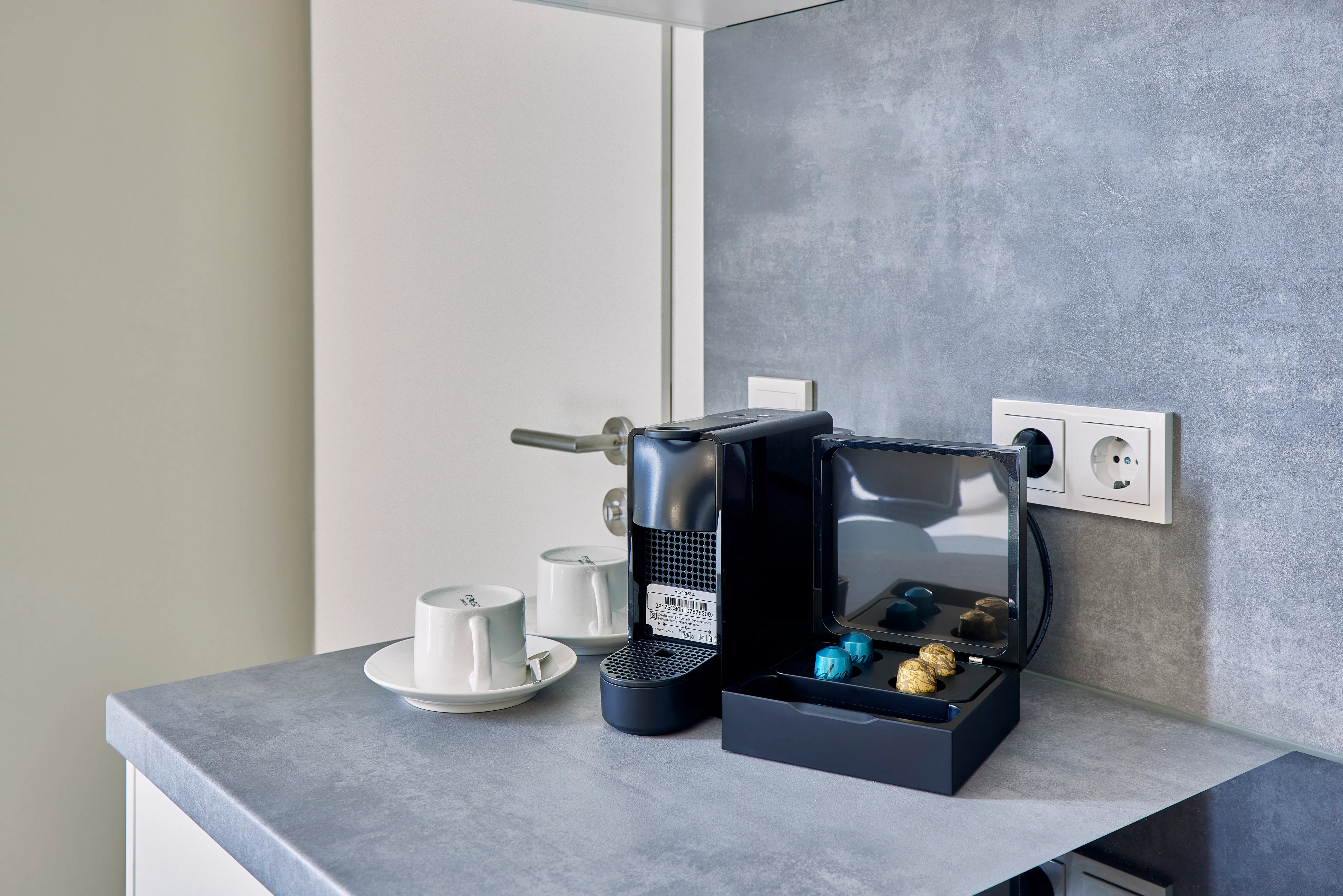 Nespresso-Maschine in der Küchenzeile